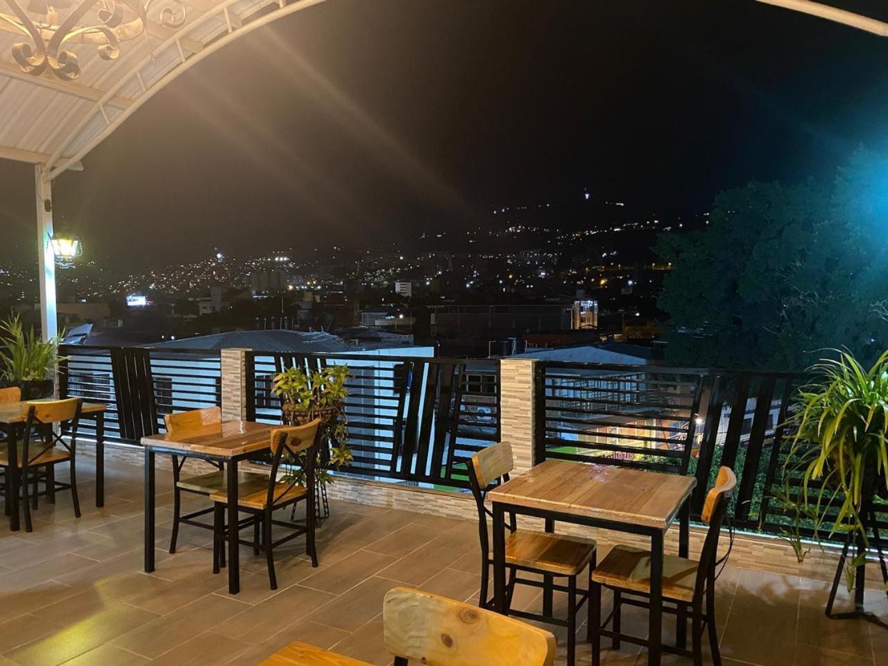 Hotel Alameda Plaza Кали Экстерьер фото